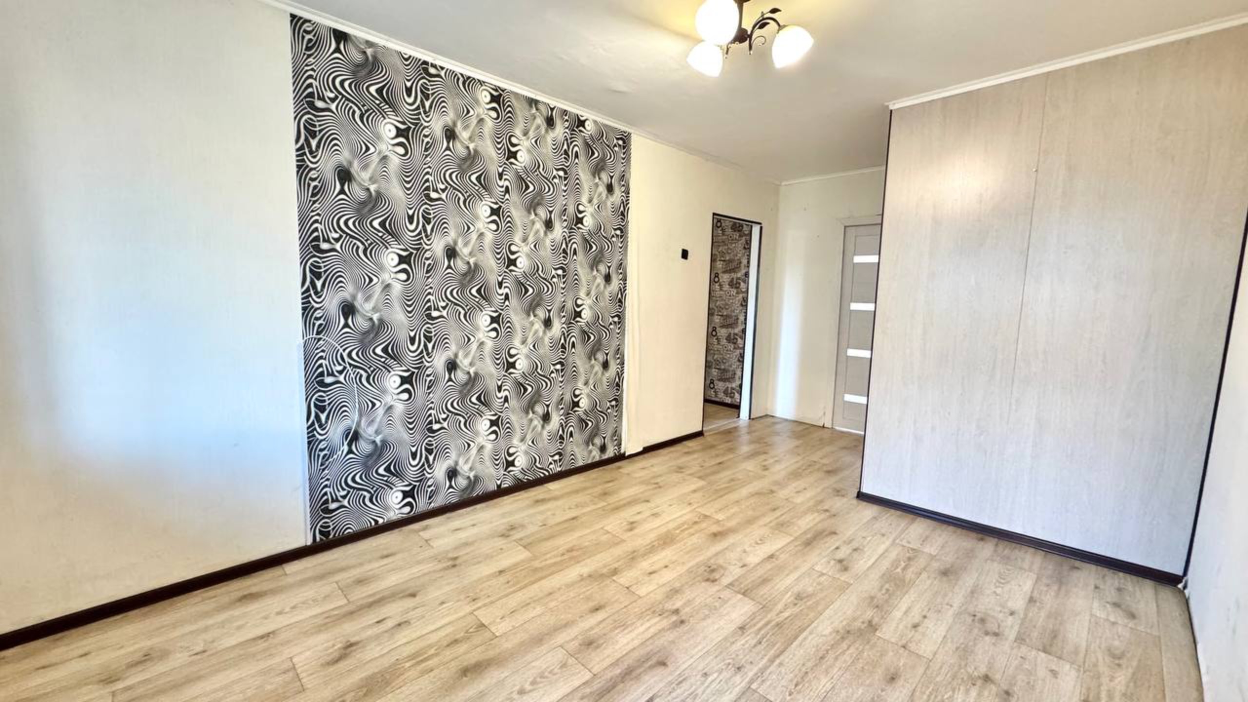 Продается 2-комнатная квартира с удачной планировкой и косметическим ремонтом! смотреть онлайн