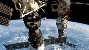 Российские космонавты Рыжиков и Зубрицкий вновь выйдут в открытый космос