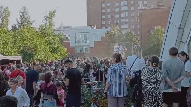 ВЛОГ // ПРАЗДНИК ХОЛИ / ПАШЕ СМЕШНО, А МНЕ НЕ ОЧЕНЬ))