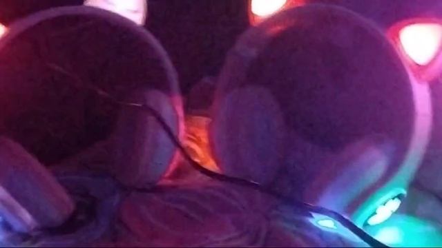 Наушники светятся в темноте. смотреть онлайн