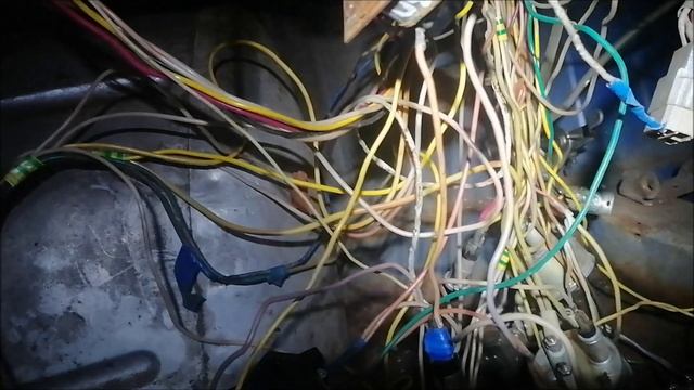 Купил флажковый блок предохранителей на 4 предохранителя на снегоболотоход из кузова мотоколяски