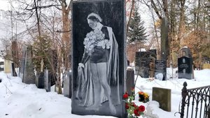 Необычные памятники на Новодевичьем кладбище / Могилы знаменитостей