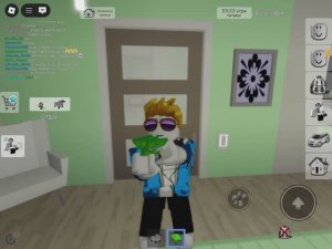 Мой друг стал малышом в РОБЛОКС