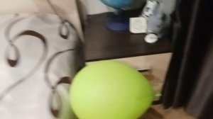 шары
 спать  не дают