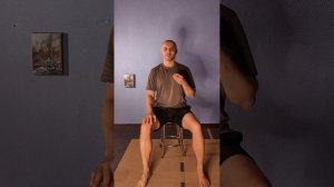 расслабляем под подбородочные мышцы для освобождения подъязычной кости.