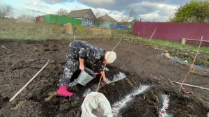 КУПИЛИ ДОМ В ДЕРЕВНЕ И ПЕРЕЕХАЛИ. САЖАЕМ ЛУК ПОД ЗИМУ. КОСИМ НА УЧАСТКЕ. ГОТОВИМСЯ К ЗИМЕ.