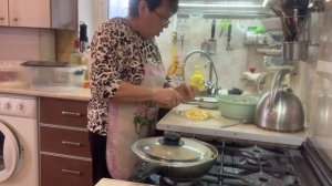 IMG_9346 На обед, домашние пельмени и легкий салат.