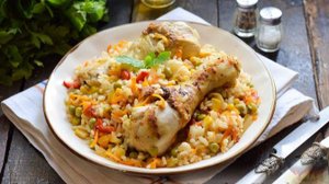 Птица и гарнир — на домашний пир. КУРИНЫЕ НОЖКИ С РИСОМ, ОВОЩАМИ, ГОРОШКОМ И КУКУРУЗОЙ