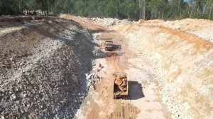 Тяжелая техника на строительстве горной дороги. Часть 1.