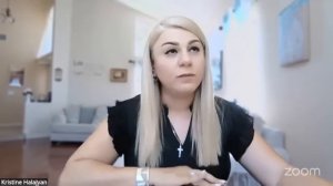 Կին, որը թույլ տվեց հանրությանը կտրել իրեն դանակով