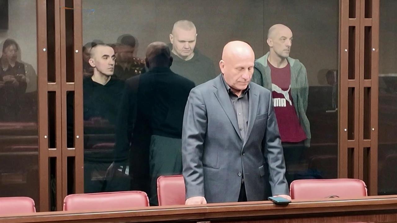 Длительные сроки от 17 до 28 лет получили участники украинской неонацистской группировки Медведи SS