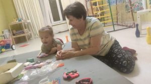 Ника выпросила у бабы плостилин