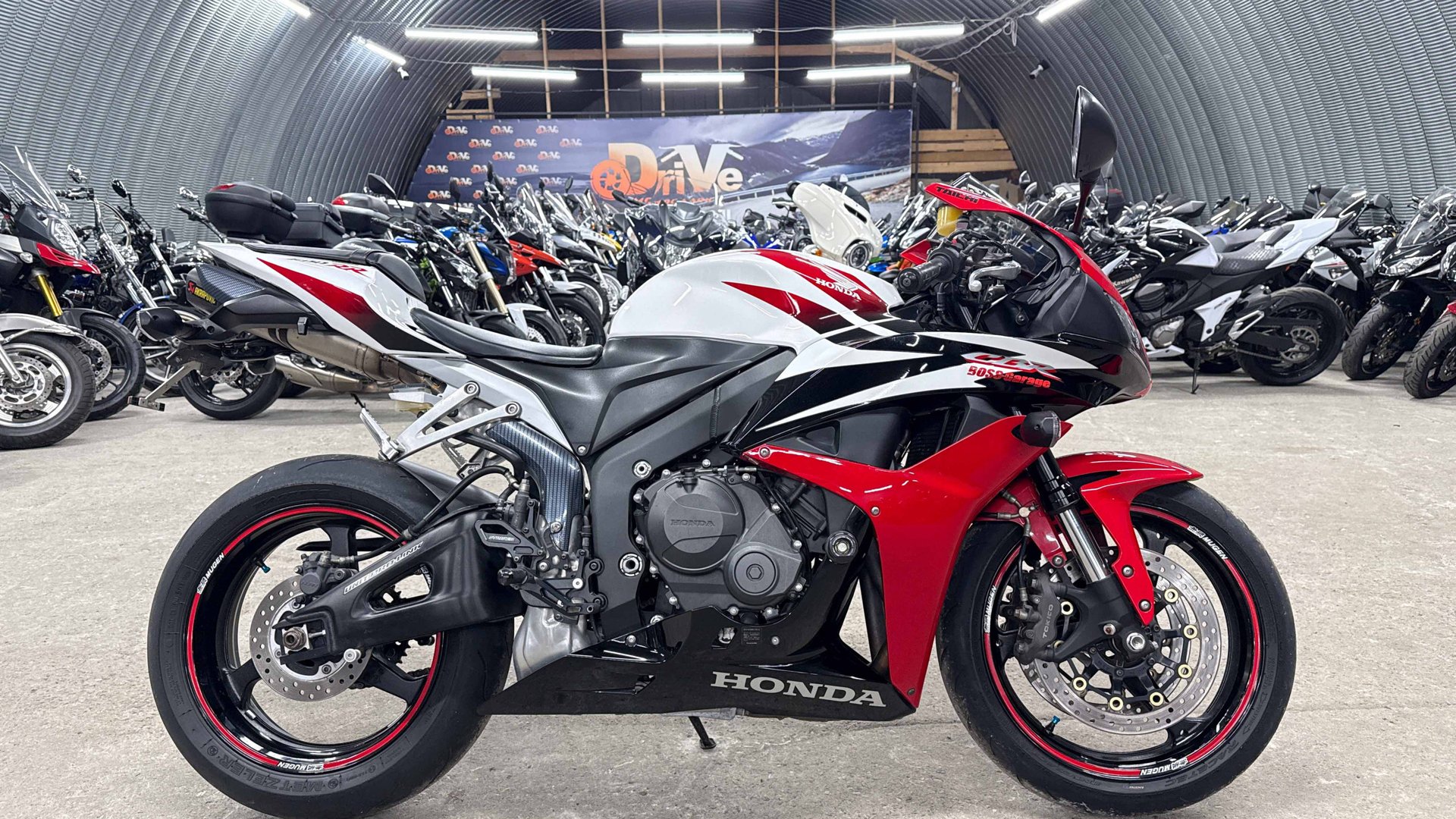 Обзор Honda CBR 600RR |В НАЛИЧИИ| смотреть онлайн