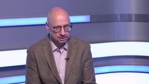 Связь поколений и образ защитника. Историк Артем Драбкин в "ЭКСКЛЮЗИВНОМ ИНТЕРВЬЮ" от 28.10.2025