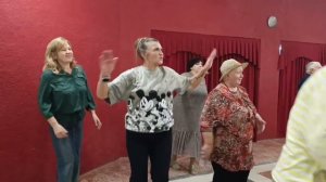 26 октября . Плывет веночек...