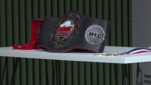 Победитель чемпионата  по боевому  самбо Артем Нестеров  провел открытую тренировку  для школьников