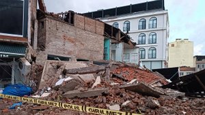 Мощное землетрясение в Турции вновь обрушило дома