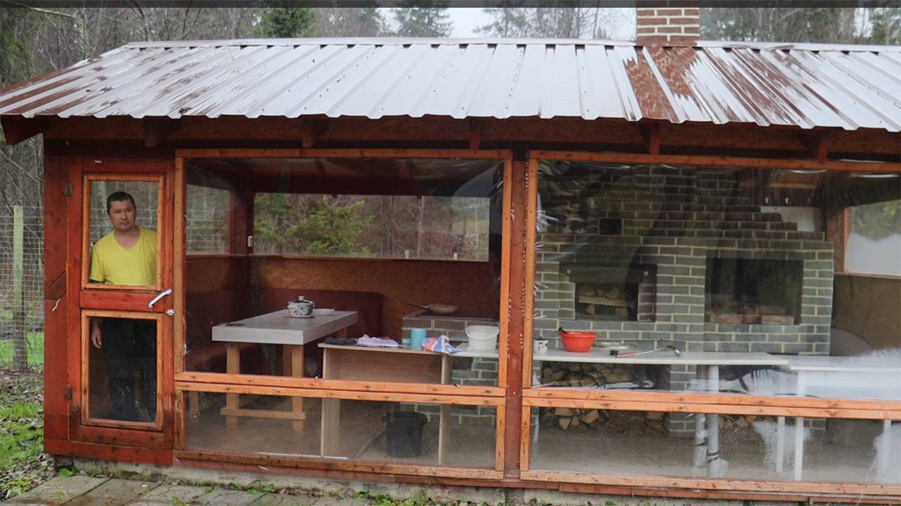 Спрятался от холода в домике! Готовлю жидкое мясо! смотреть онлайн