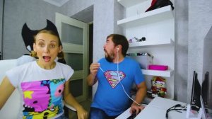 БЕНДИ в рельной жизни Папа играет один Мультик Страшилка для детей про Bendy and the Ink Machine