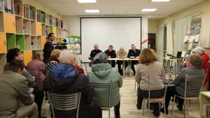 (12+) Жители микрорайона Дружба встретились с полицейскими