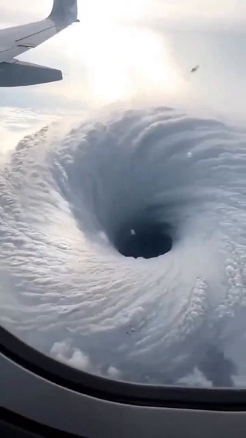 Новые кадры с дрона урагана Мелисса