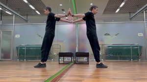 Растягивание передней части плеча и грудных мышц с опорой сзади / разгибание плеча