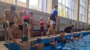 Юные пловцы провели первую тренировку в восстановленном бассейне