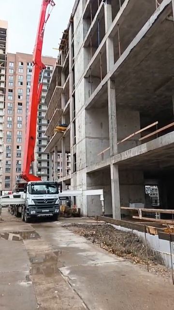 Подаем бетон на крышу многоуровневой парковки
