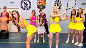 ДЕРЗКИЕ ДЕВЧОНКИ ВЗЯЛИ НОВЕНЬКУЮ в КОМАНДУ ПОДРУЖКИ АМИНЫ ПОПАЛИСЬ! УЧИТЕЛЬ МАКС ОСТАЛСЯ ОДИН