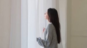 А на волосы падал снег