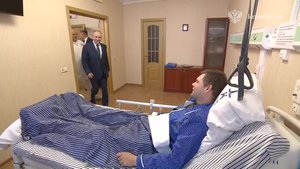 Владимир Путин навестил Руслана Колыванова – младшего сержанта 127-й отдельной бригады разведки 1...