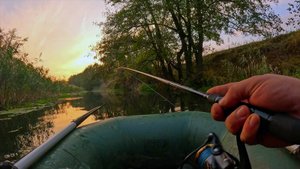 РЫБАЛКА НА СПИННИНГ ОСЕНЬЮ! ТЕСТ БЛЕСЕН С АлиЭкспресс | Я В ШОКЕ С ТАКОГО КЛЕВА, КЛЕВ ТОЛЬКО ЗАКИНЬ!