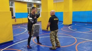 Уличная комбинация с ударами ,запрещёнными в спорте.В.Н.Крючков