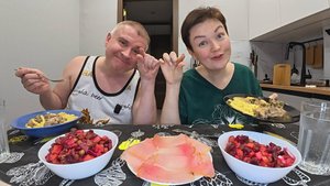 Мукбанг жизнь в ДОЛГ или в КРЕДИТ! Друзья друзьями, а ДЕНЮШКИ врозь! Болталка и Семейный ужин Россия