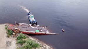 Подъем затонувшей баржи пр.944 в г. Уренгой, р. Пур.