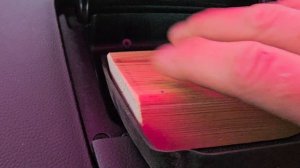 Автомобильная подставка для телефона в приборный вещевой ящик.