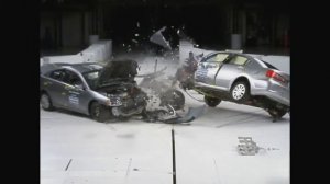 Mitsubishi Galant IX vs Mitsubishi Galant IX crash test.