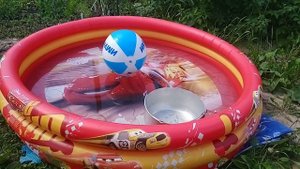 Мяч и К...(астрюля) в детском бассейне (Francis Goya – "Цыганочка")