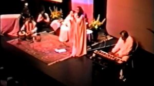 "Вишва Вандита" Баджан исполняет Хемлата (Hemlata). Бельгия, Брюссель. 1992г.