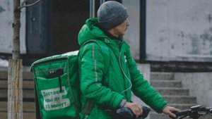 Водители-курьеры в Москве зарабатывают до 300 тыс. рублей в месяц