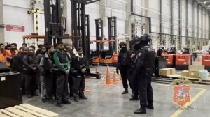 Работавших на складе в Подольске 96 нелегалов выдворят из России