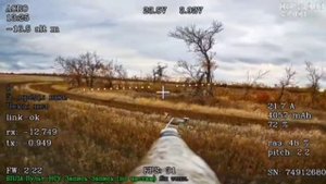 🔥🏴⚡Операторы оптоволоконных дронов ВС РФ уничтожают наземные робототехнические комплексы врага