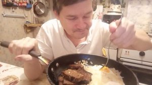 МУКБАНГ сегодня глазунья и луковый  чизкейк и поговорить