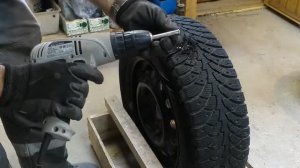 Перешиповка зимней резины ремонтными шипами