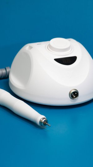 Бесщеточный аппарат для маникюра Doktor Alex SP-110