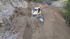 Liebherr 746 прокладывает дорогу в горах. Часть 6.