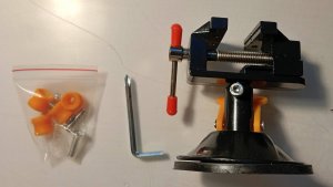 Тиски малые поворотные на присоске с Озон