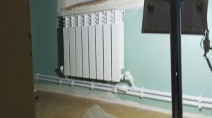 Делаю отопление . В одной комнате всё сделал . Перехожу в другую комнату .