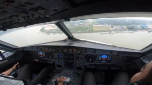 Посадка в пасмурном Читтагонге [.