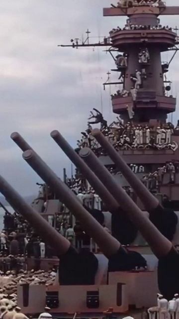 Почему в хронике подписания капитуляции Японии флаг на "Миссури" перевёрнут.